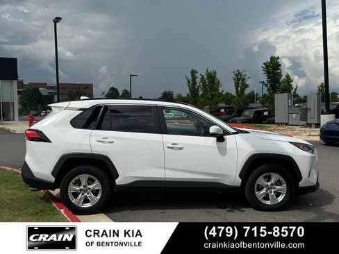 Used 2021 Toyota RAV4 XLE FWD image 8