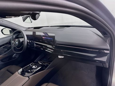 Used 2026 BMW 530i xDrive AWD/4WD image 38