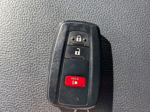 Used 2024 Toyota RAV4 XLE FWD image 31