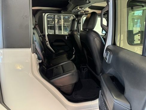 Used 2020 Jeep Gladiator Overland image 13