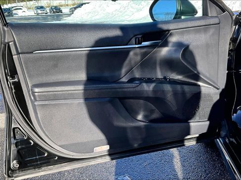 Used 2020 Toyota Camry XSE image 9