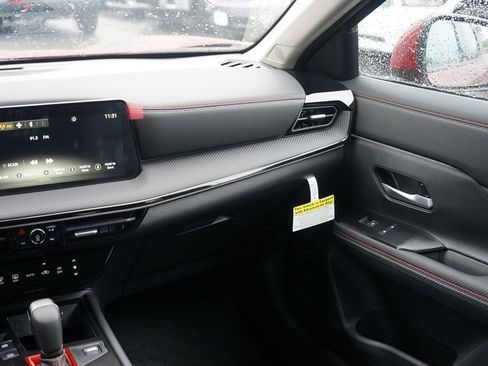 Used 2025 Nissan Kicks SR AWD/4WD image 26