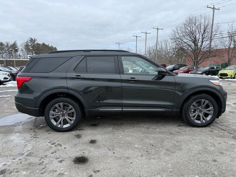 Used 2022 Ford Explorer XLT w/ Equipment Group 202A image 5