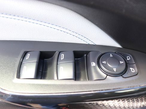 Used 2025 Chevrolet Trax LT FWD image 40