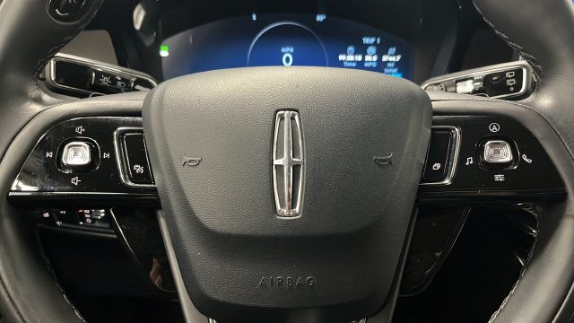 Used 2025 Lincoln Corsair Grand Touring AWD/4WD image 16