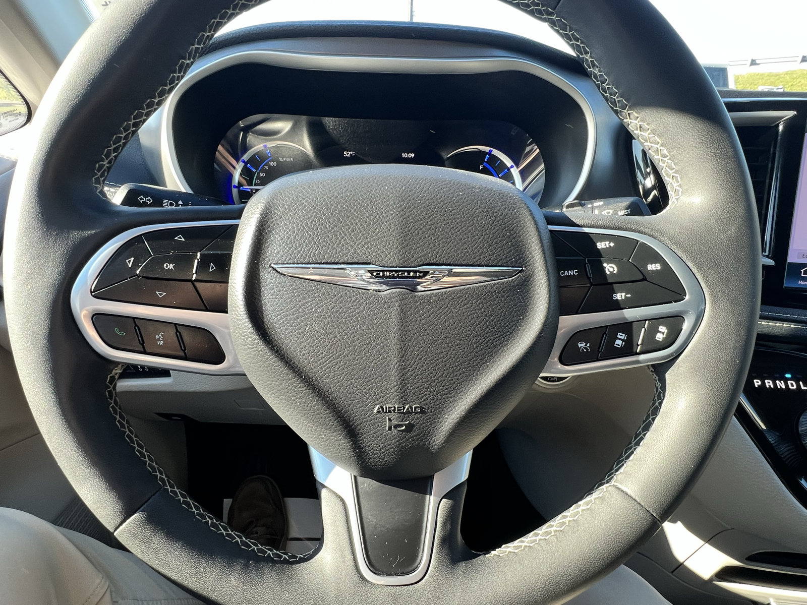 Used 2024 Chrysler Pacifica Limited FWD image 39