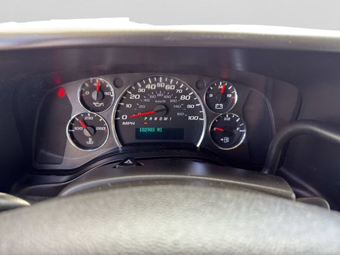 Used 2017 Chevrolet Express 2500 RWD image 11