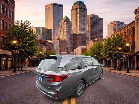 New 2026 Honda Odyssey Touring image 4