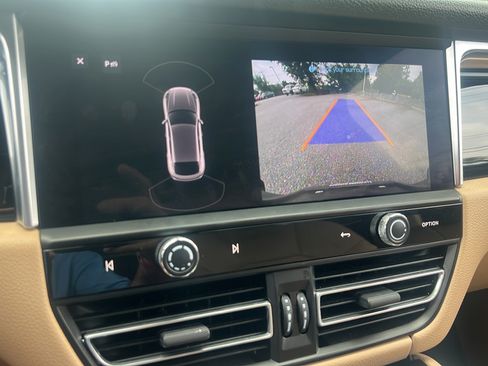 Certified 2023 Porsche Macan AWD/4WD image 27