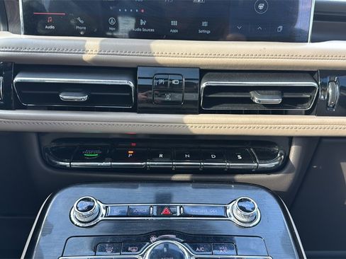 Used 2021 Lincoln Nautilus Reserve image 16