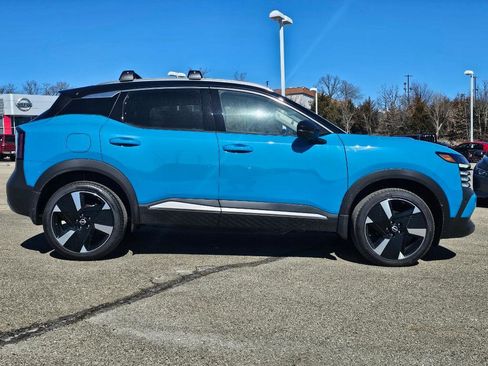 Used 2025 Nissan Kicks SR w/ Illumination Package image 3