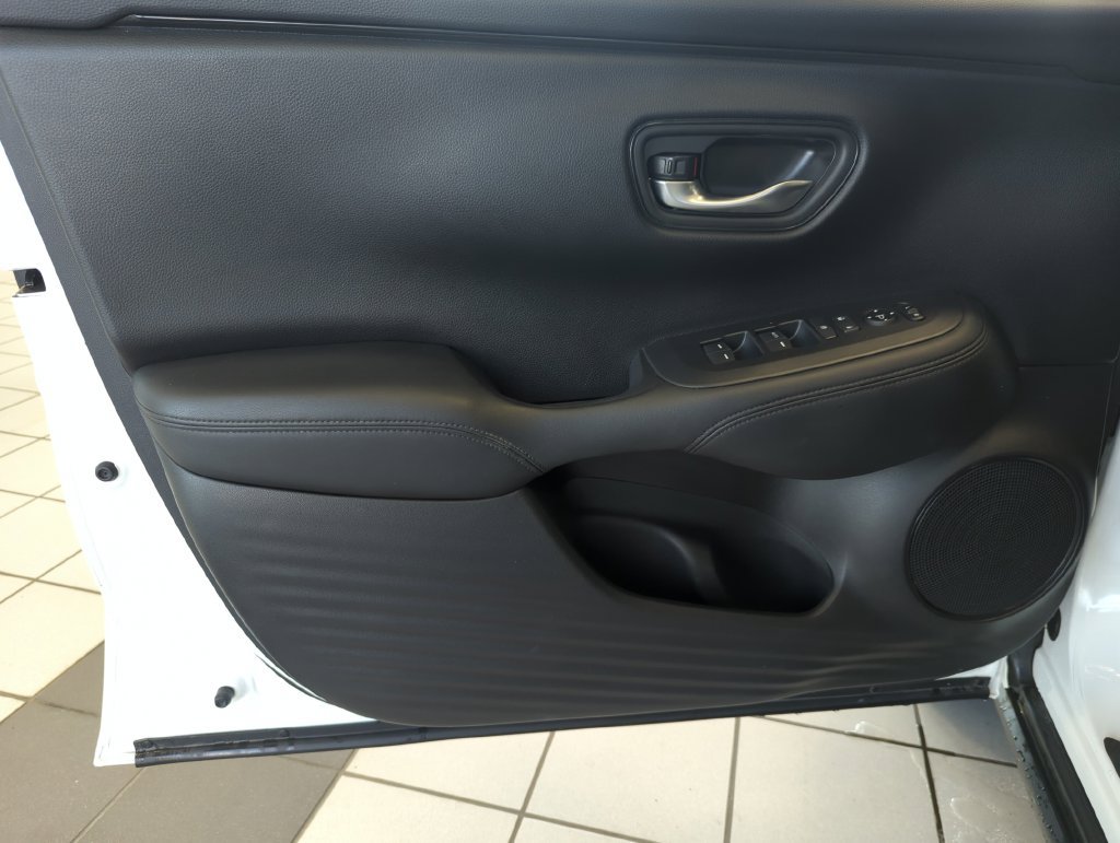 Used 2023 Honda HR-V LX image 11