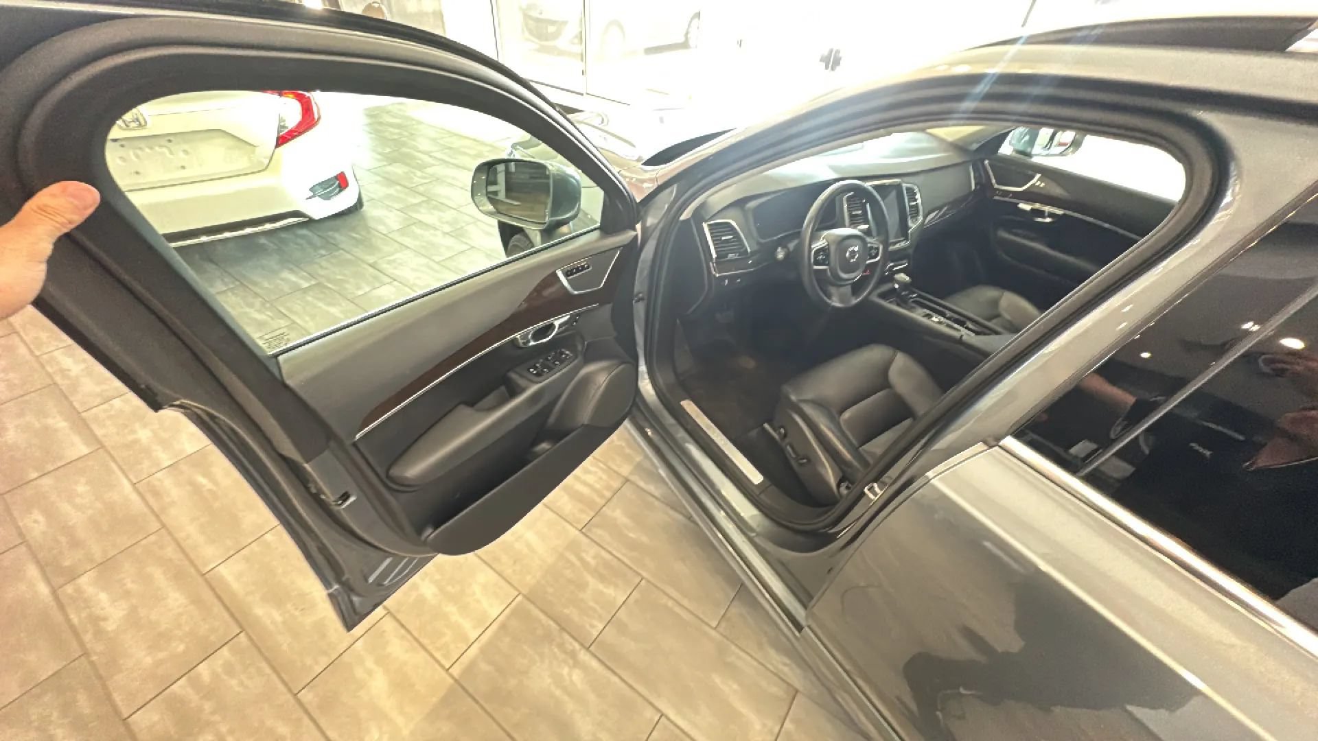 Used 2017 Volvo XC90 T6 Momentum w/ Vision Package AWD/4WD image 30