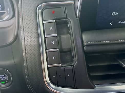 Used 2024 GMC Yukon SLT w/ SLT Luxury Package RWD image 20