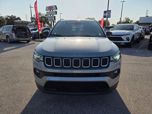 Used 2024 Jeep Compass Latitude AWD/4WD image 5