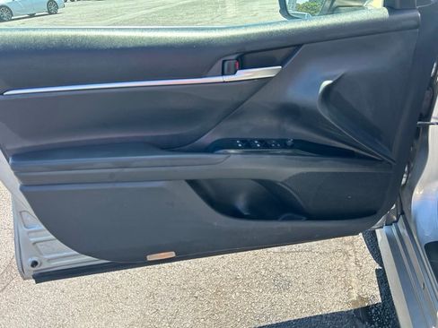 Used 2019 Toyota Camry LE FWD image 6
