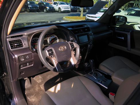 Used 2016 Toyota 4Runner Limited image 12