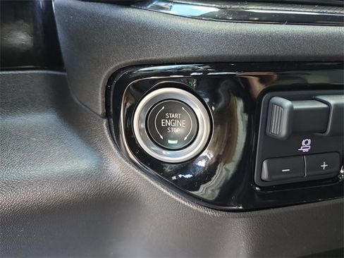 Used 2022 Chevrolet Silverado 1500 ZR2 w/ Technology Package image 28