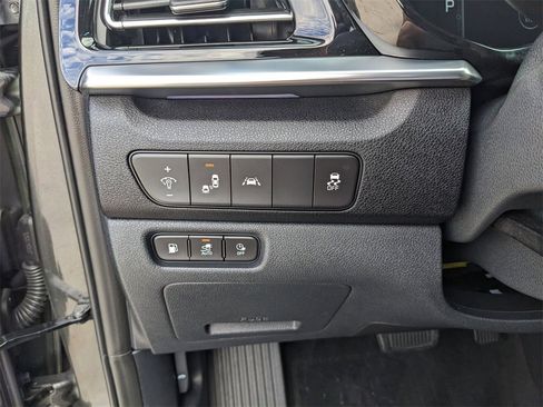 Certified 2022 Kia Niro EX image 30