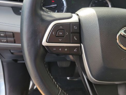 Used 2022 Toyota Highlander XLE image 30