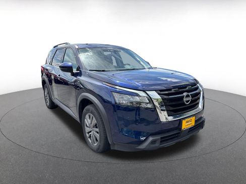 Used 2025 Nissan Pathfinder SV AWD/4WD image 1