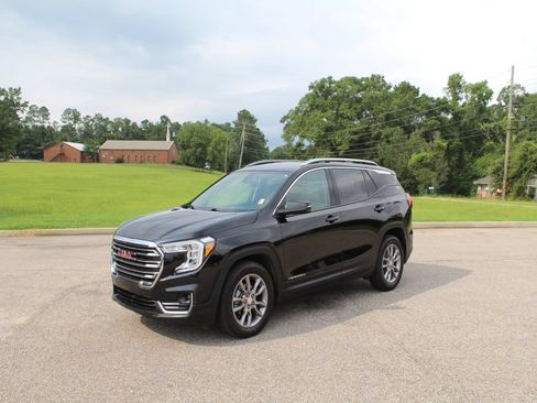 Used 2022 GMC Terrain SLT w/ Infotainment Package II FWD image 2