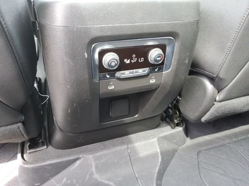 Certified 2023 Chevrolet Suburban Z71 w/ Luxury Package AWD/4WD image 21