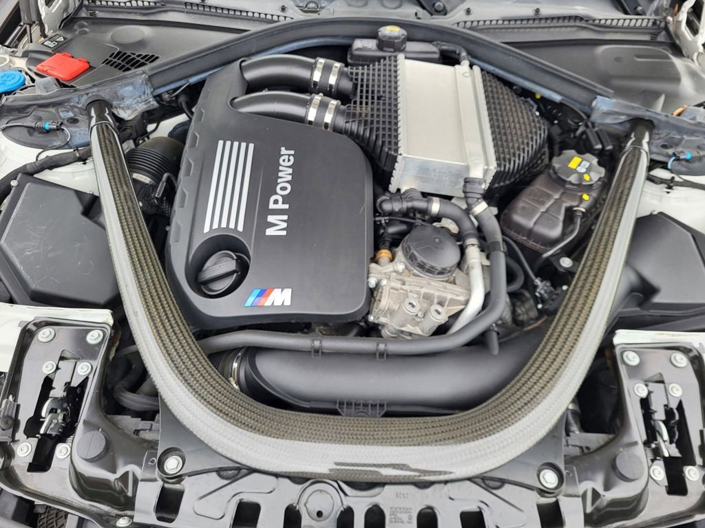 Used 2020 BMW M4 Convertible RWD image 10