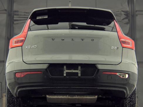 Used 2024 Volvo XC40 B5 Plus w/ Protection Package Premier AWD/4WD image 7