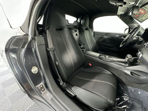 Used 2018 FIAT 124 Spider Classica w/ Technology & Siriusxm Group RWD image 24