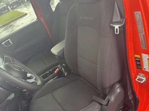 Used 2023 Jeep Wrangler Unlimited Sahara AWD/4WD image 9