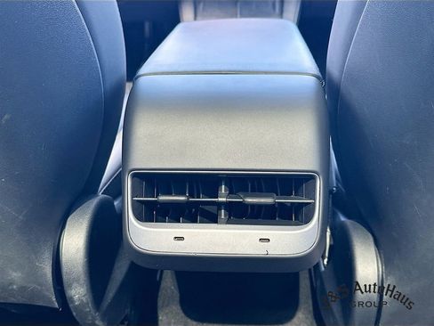 Used 2022 Tesla Model Y Long Range image 31