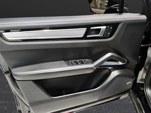 Used 2023 Porsche Cayenne Turbo image 12