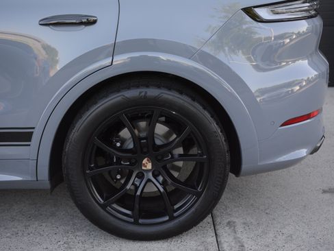Certified 2025 Porsche Cayenne S AWD/4WD image 40
