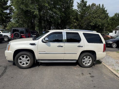 Used 2010 Cadillac Escalade 2WD image 4