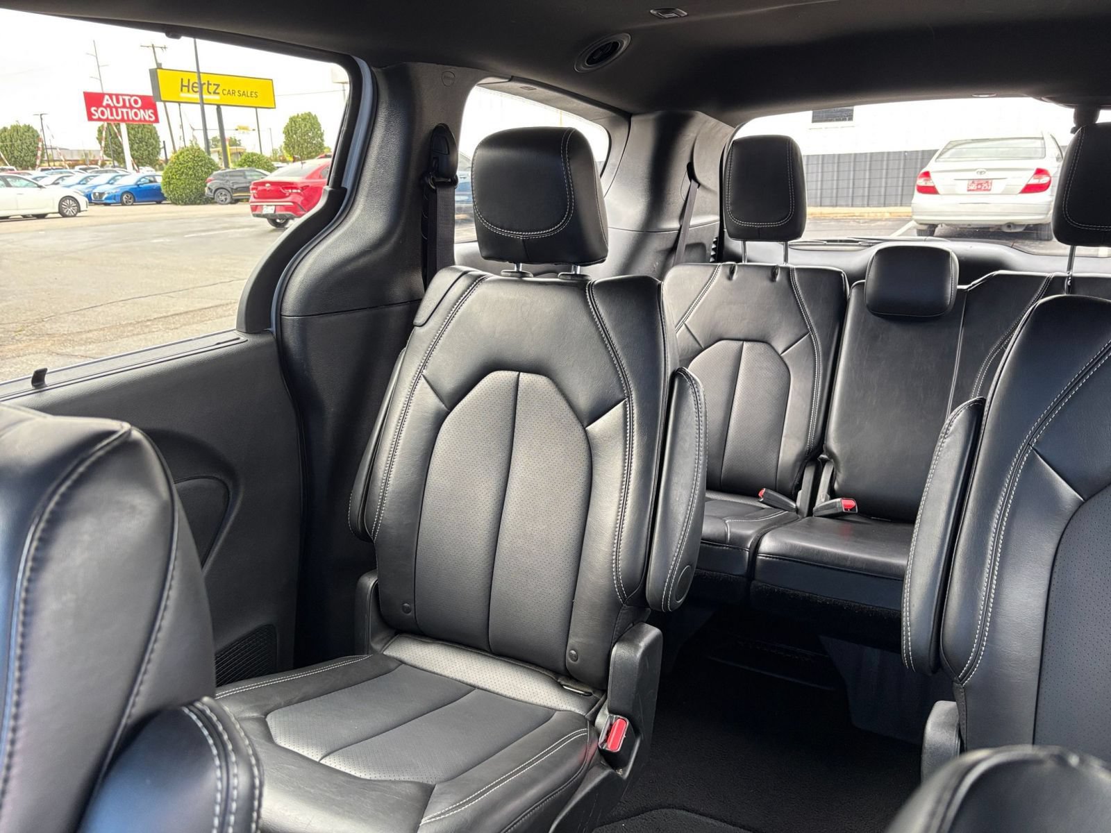 Used 2025 Chrysler Pacifica Select FWD image 42