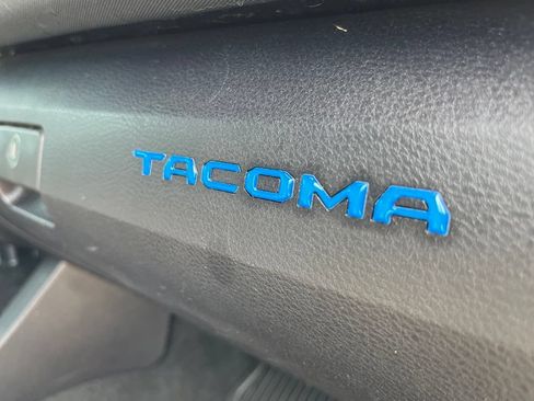 Used 2021 Toyota Tacoma TRD Sport AWD/4WD image 39