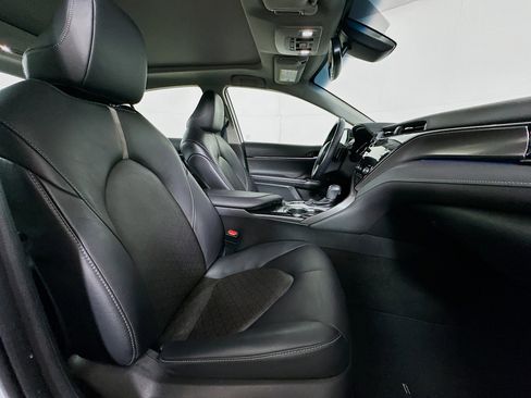 Used 2020 Toyota Camry XSE image 30