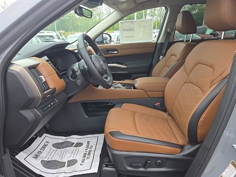 New 2025 Nissan Pathfinder Platinum w/ Cargo Package image 9