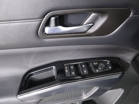 Used 2024 Nissan Pathfinder SL w/ Black Appearance Package image 23