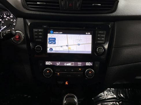 Used 2017 Nissan Rogue SV w/ SV Premium Package FWD image 14