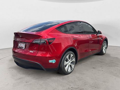 Used 2024 Tesla Model Y Long Range AWD/4WD image 5