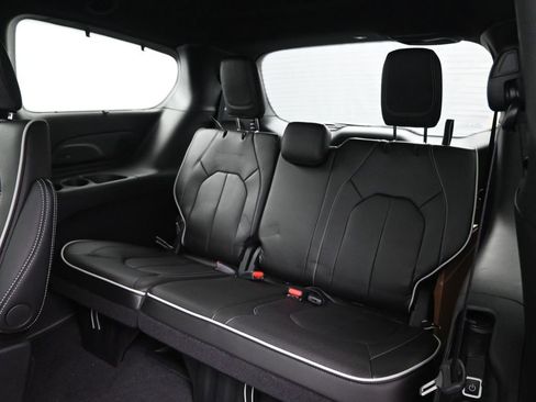 New 2026 Chrysler Pacifica Limited FWD image 24
