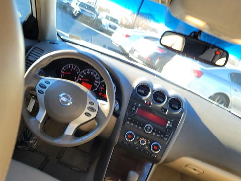 Used 2010 Nissan Altima 2.5 SL w/ SL Pkg image 9