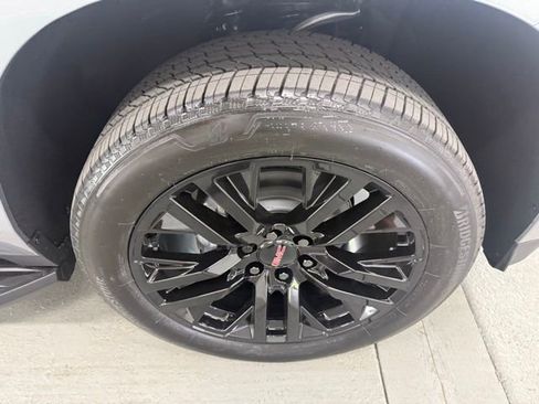 New 2026 GMC Yukon Elevation image 4