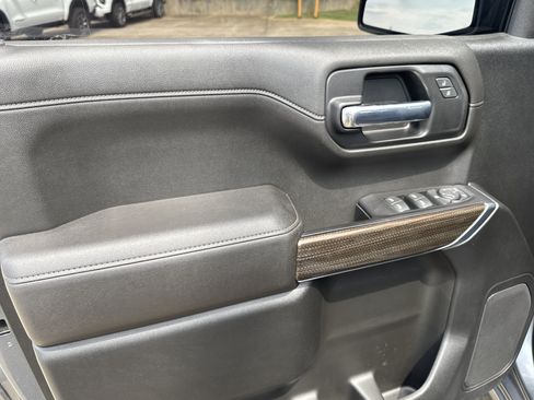 Used 2022 Chevrolet Silverado 1500 LT AWD/4WD image 11