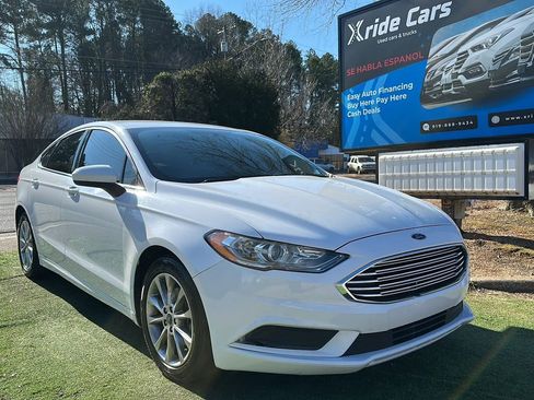 Used 2017 Ford Fusion SE w/ Fusion SE Technology Package image 1