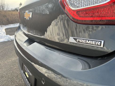 Used 2018 Chevrolet Cruze Premier image 11