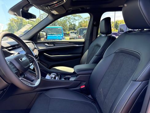 New 2026 Jeep Grand Cherokee L 4WD image 10