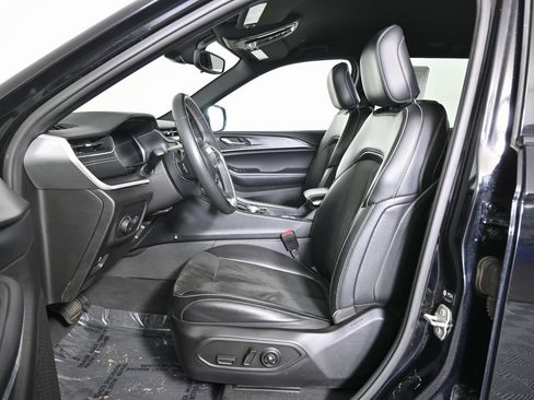 Used 2024 Jeep Grand Cherokee Altitude image 20